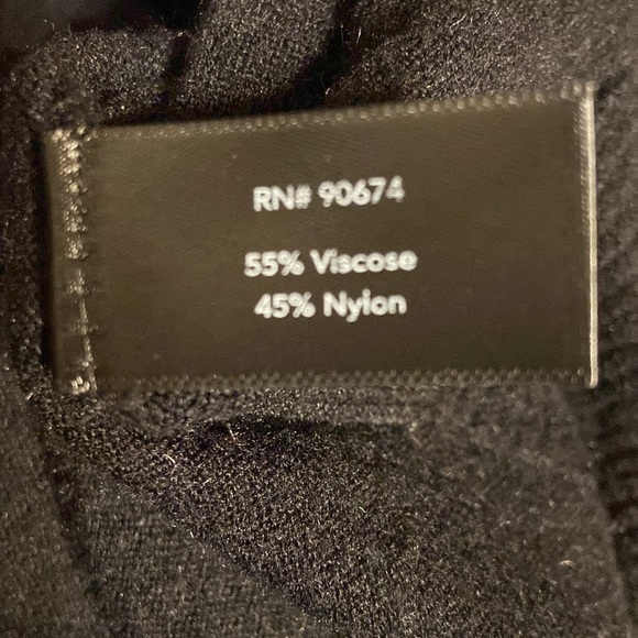 π Soft and lux Boston Proper sweater size medium π
BIN 29 - Picture 9 of 10